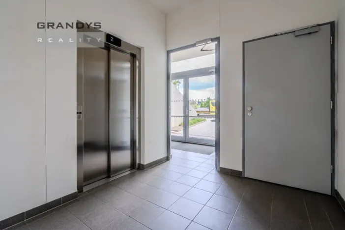 Prodej garážového stání, Praha - Hodkovičky, Šífařská, 13 m2