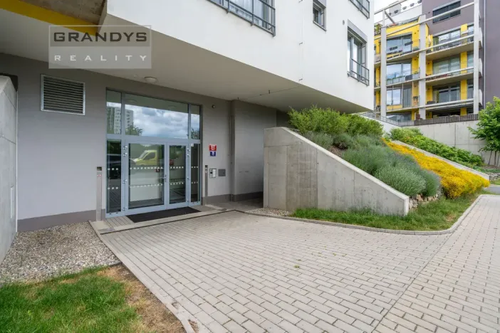 Prodej garážového stání, Praha - Hodkovičky, Šífařská, 13 m2