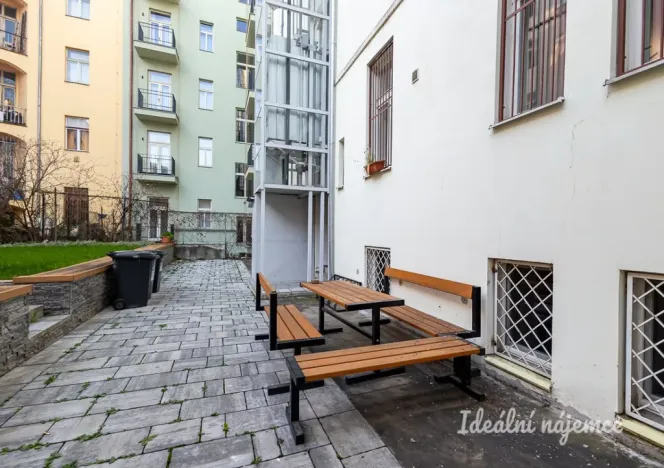 Pronájem bytu 2+kk, Praha - Karlín, Březinova, 50 m2