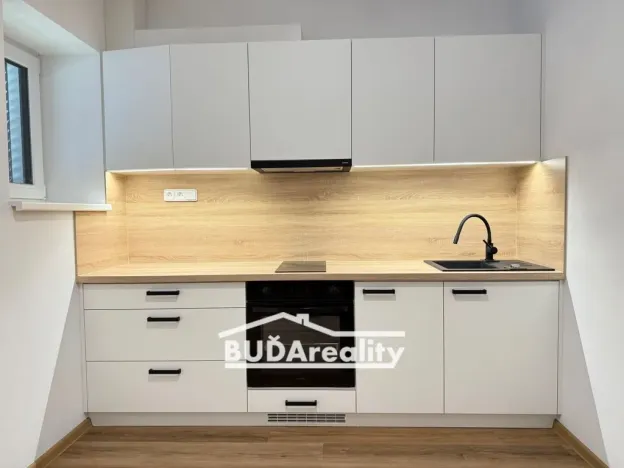 Pronájem bytu 1+kk, Otrokovice, tř. Osvobození, 32 m2