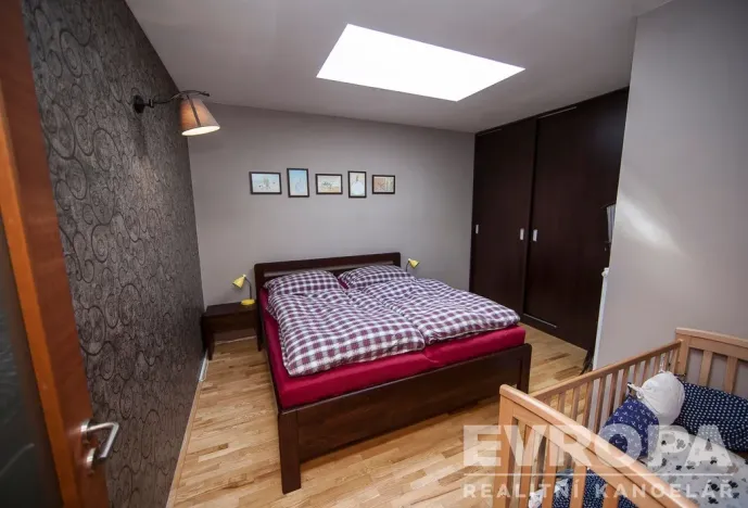 Pronájem bytu 2+kk, Praha - Podolí, Nedvědovo náměstí, 105 m2