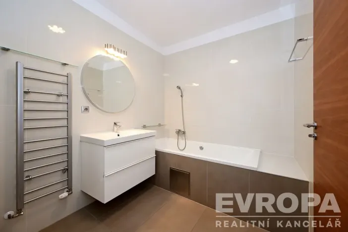 Pronájem bytu 2+kk, Praha - Podolí, Nedvědovo náměstí, 105 m2