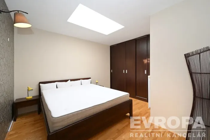 Pronájem bytu 2+kk, Praha - Podolí, Nedvědovo náměstí, 105 m2