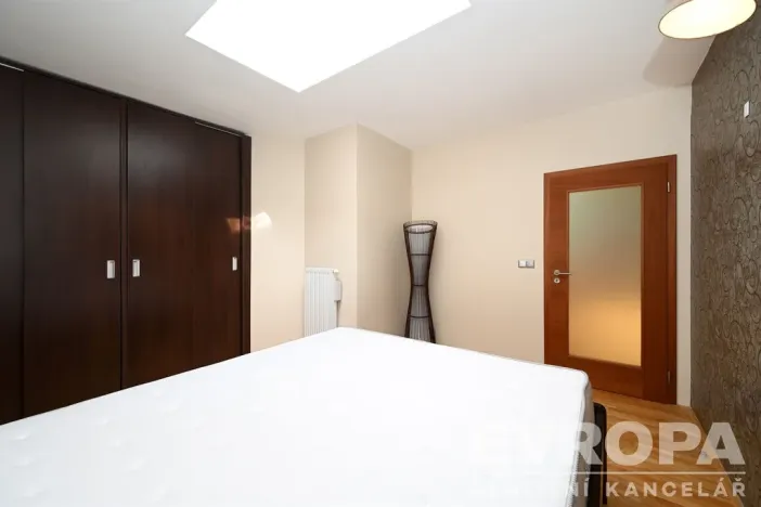 Pronájem bytu 2+kk, Praha - Podolí, Nedvědovo náměstí, 105 m2