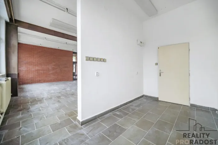 Pronájem obchodního prostoru, Řečany nad Labem, 1. máje, 43 m2