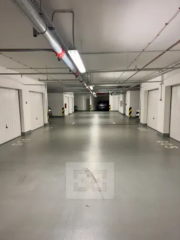 Pronájem garáže, Praha - Holešovice, V háji, 18 m2