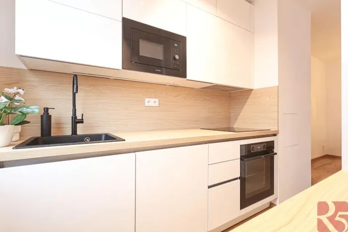 Prodej bytu 3+1, Praha - Bohnice, Feřtekova, 75 m2