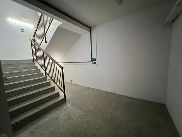 Prodej obchodního prostoru, Praha - Horní Počernice, Komárovská, 210 m2