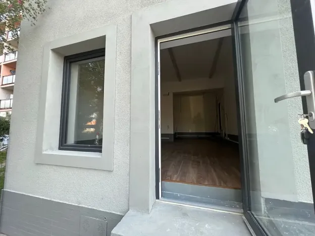 Prodej obchodního prostoru, Praha - Horní Počernice, Komárovská, 210 m2