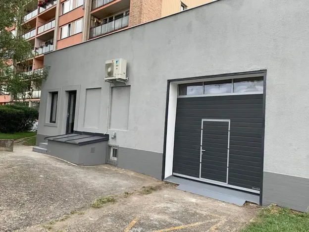 Prodej výrobních prostor, Praha - Horní Počernice, Komárovská, 210 m2