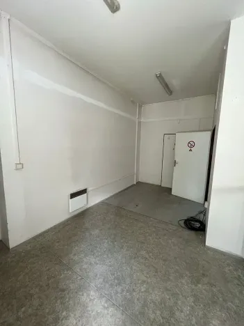 Prodej výrobních prostor, Praha - Horní Počernice, Komárovská, 210 m2