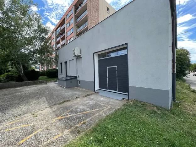 Pronájem obchodního prostoru, Praha - Horní Počernice, Komárovská, 210 m2