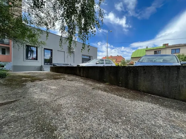 Pronájem obchodního prostoru, Praha - Horní Počernice, Komárovská, 210 m2