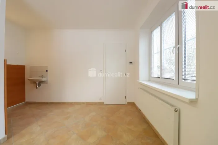 Pronájem komerční nemovitosti, Karlovy Vary - Rybáře, Severní, 84 m2
