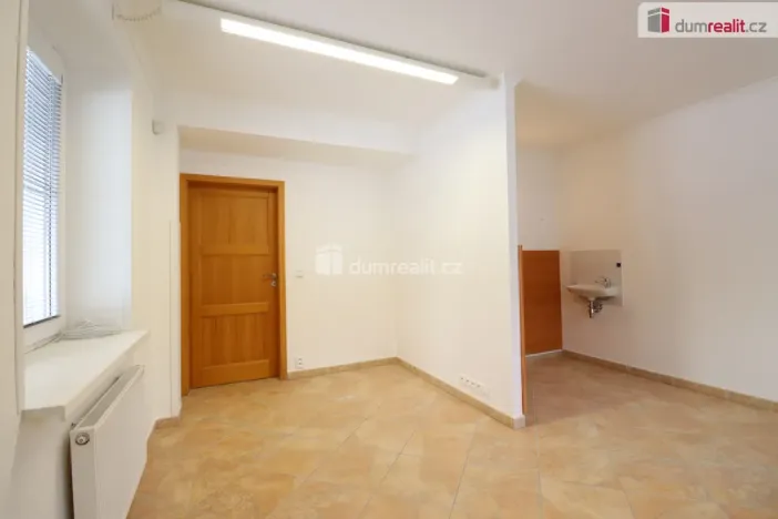 Pronájem komerční nemovitosti, Karlovy Vary - Rybáře, Severní, 84 m2