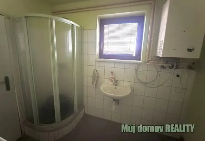 Pronájem výrobních prostor, Babice, Osadní, 200 m2