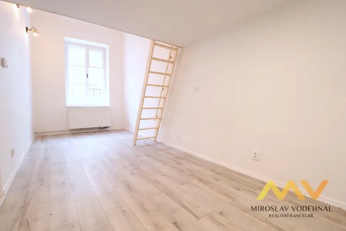 Pronájem bytu 2+kk, Hradec Králové, Dlouhá, 36 m2