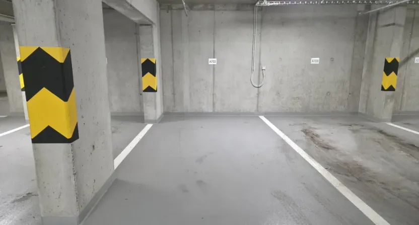 Pronájem garážového stání, Praha - Karlín, Křižíkova, 13 m2