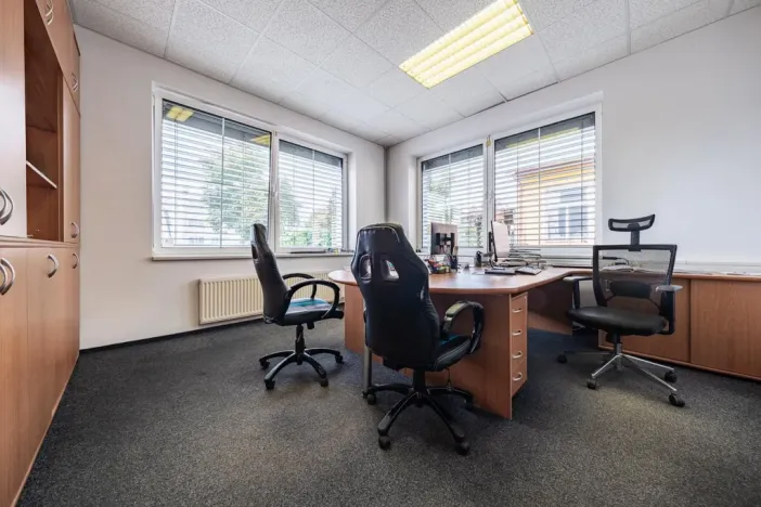 Pronájem kanceláře, Vestec, Vídeňská, 69 m2