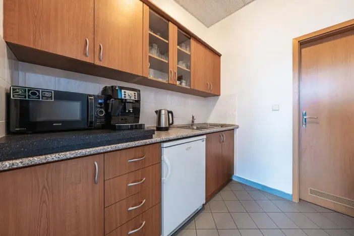 Pronájem kanceláře, Vestec, Vídeňská, 69 m2