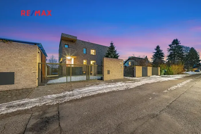 Prodej vily, Praha - Klánovice, Zádražanská, 330 m2