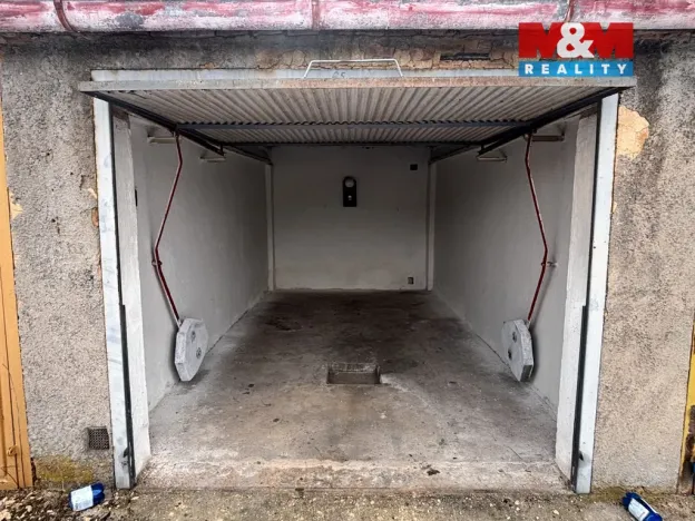 Pronájem garáže, Plzeň, Skladová, 17 m2