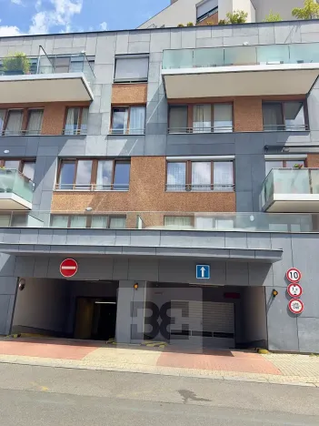 Pronájem garáže, Praha - Holešovice, V háji, 18 m2