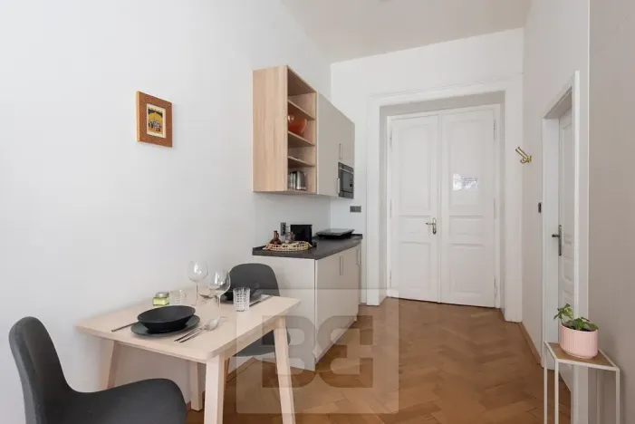 Prodej bytu 2+1, Praha - Nové Město, Ve Smečkách, 66 m2