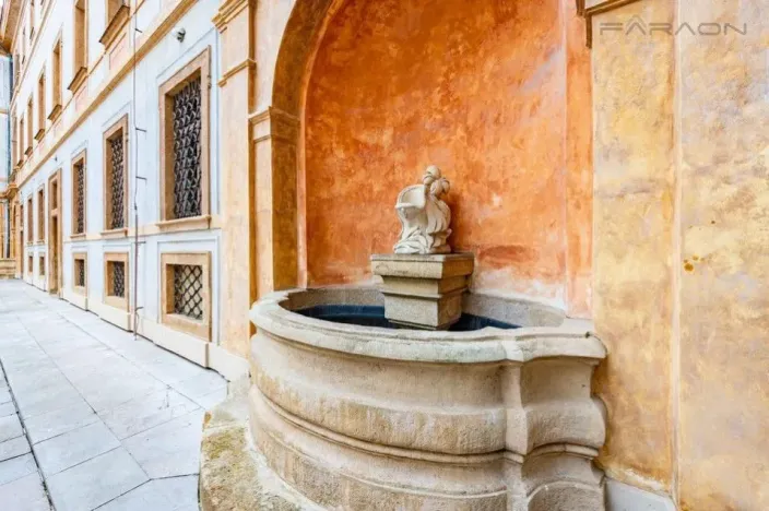 Pronájem komerční nemovitosti, Praha - Hradčany, Hradčanské náměstí, 106 m2