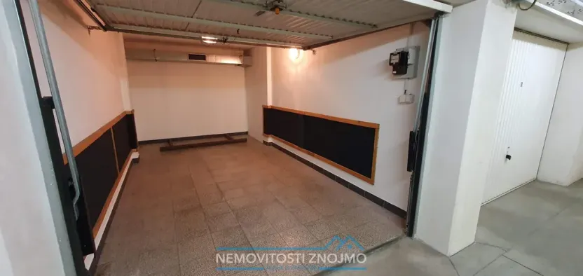 Pronájem garáže, Znojmo, Jarošova, 18 m2