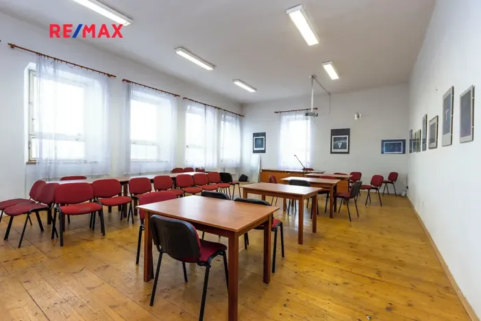 Prodej komerční nemovitosti, Dašice, náměstí T. G. Masaryka, 2490 m2