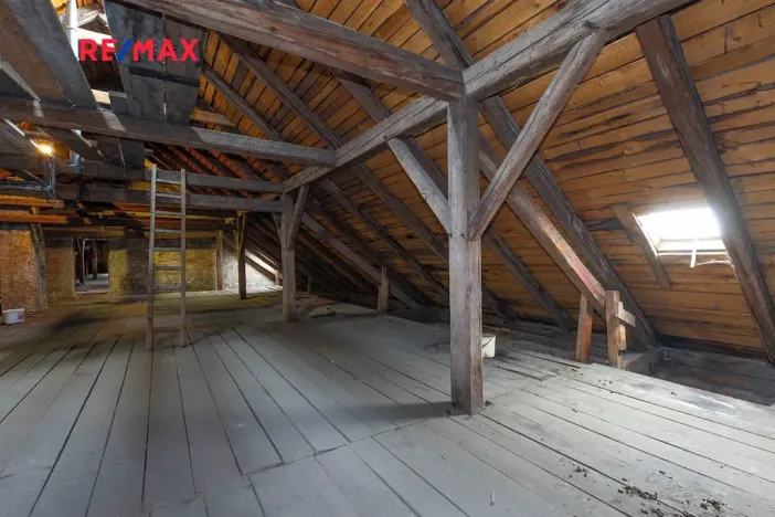 Prodej výrobních prostor, Dašice, náměstí T. G. Masaryka, 2490 m2