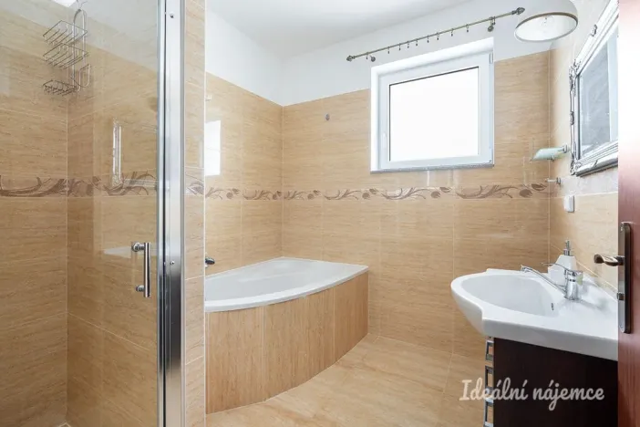 Pronájem bytu 5+1, Šestajovice, Sukova, 204 m2