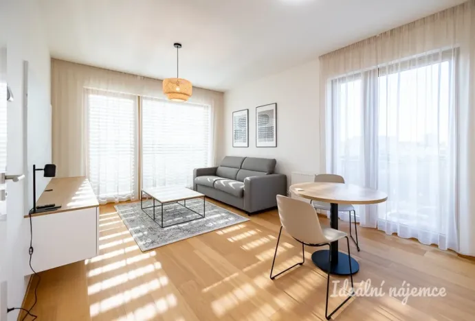 Pronájem bytu 1+kk, Praha - Malešice, Mölzerova, 30 m2