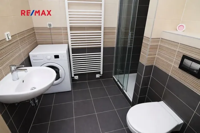 Pronájem bytu 1+kk, Praha - Slivenec, U svahu, 47 m2