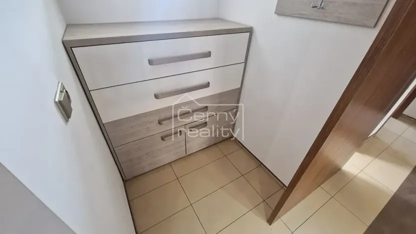 Pronájem bytu 4+kk, Pardubice, V Ráji, 350 m2