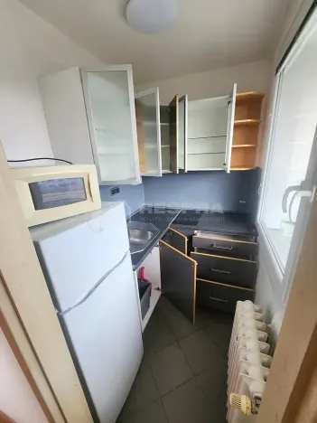 Prodej bytu 1+kk, Praha - Prosek, Veltruská, 35 m2