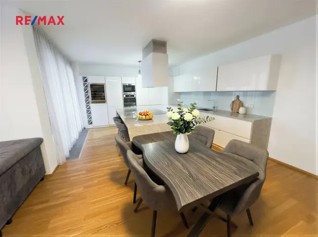 Pronájem bytu 4+kk, Praha - Žižkov, Ke kapslovně, 156 m2