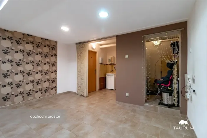 Prodej obchodního prostoru, Karlovy Vary, Vítězná, 147 m2