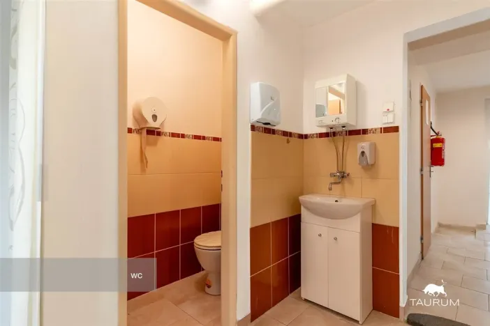 Prodej obchodního prostoru, Karlovy Vary, Vítězná, 147 m2