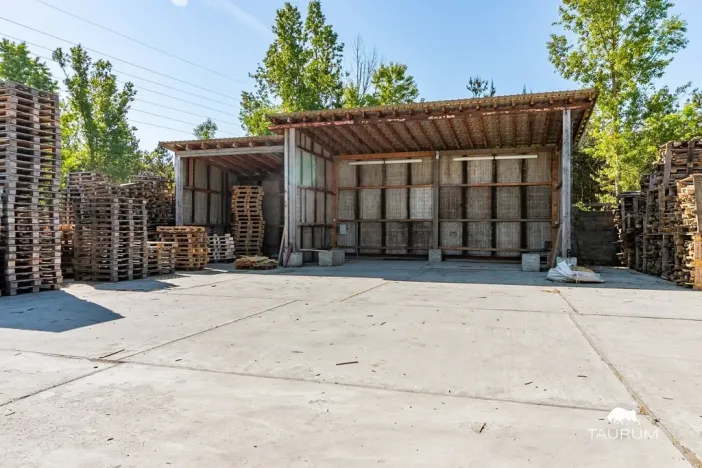 Prodej komerční nemovitosti, Vojkovice, 12027 m2