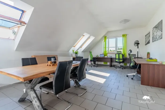 Prodej výrobních prostor, Vojkovice, 12027 m2