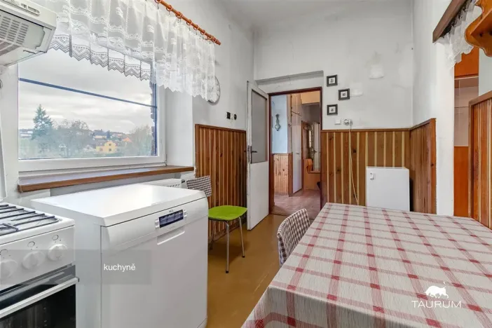 Prodej rodinného domu, Tlučná, Hlavní, 290 m2