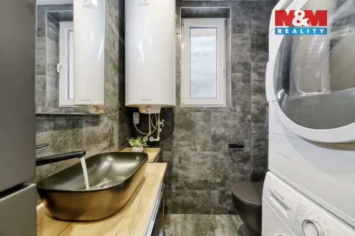 Prodej bytu 3+1, Valy, Pod Lesem, 64 m2