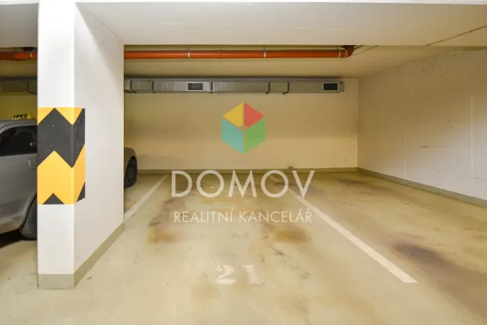 Pronájem garážového stání, Beroun, Nepilova, 1300 m2