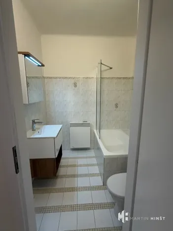 Pronájem bytu 1+kk, Praha - Vinohrady, Hradecká, 26 m2