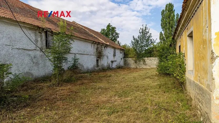 Prodej zemědělského objektu, Počedělice, 2500 m2