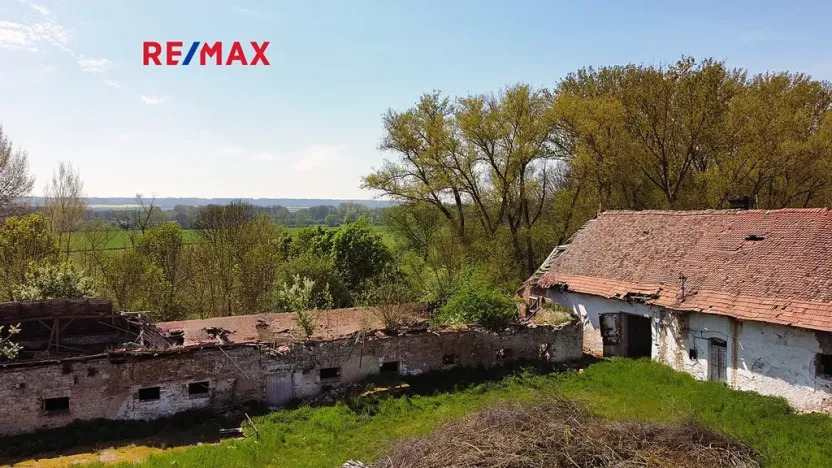 Prodej zemědělského objektu, Počedělice, 2500 m2