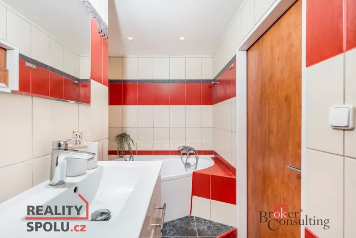 Prodej bytu 3+1, Hradec Králové - Nový Hradec Králové, Mandysova, 77 m2