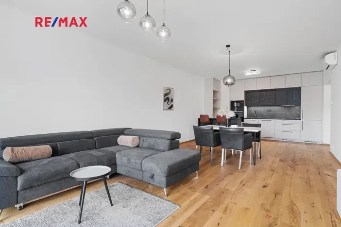 Pronájem bytu 2+kk, Praha - Karlín, Křižíkova, 79 m2